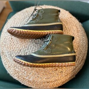Sorel ▪️ Out N About Rain Boot ▪️Nori (Green)